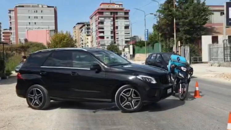 Aksident në Fier-Patos, motoristi i picave mbetet i plagosur pasi u përplas nga një automjet