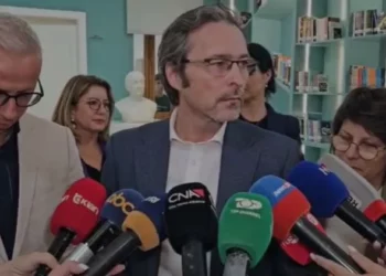 Ambasadori italian nga Korça: Po ndjekim me vëmendje protestat, respektojmë zhvillimet