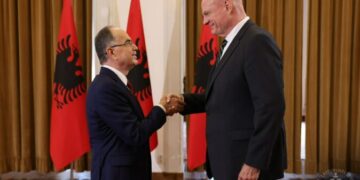 Eric Wendt merr zyrtarisht detyrën si ambasador i SHBA-së në Shqipëri, zbardhet takimi me presidentin Begaj