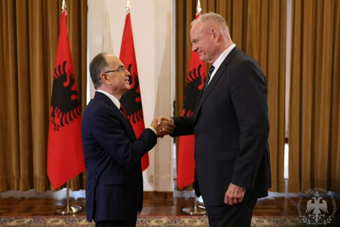 Eric Wendt merr zyrtarisht detyrën si ambasador i SHBA-së në Shqipëri, zbardhet takimi me presidentin Begaj