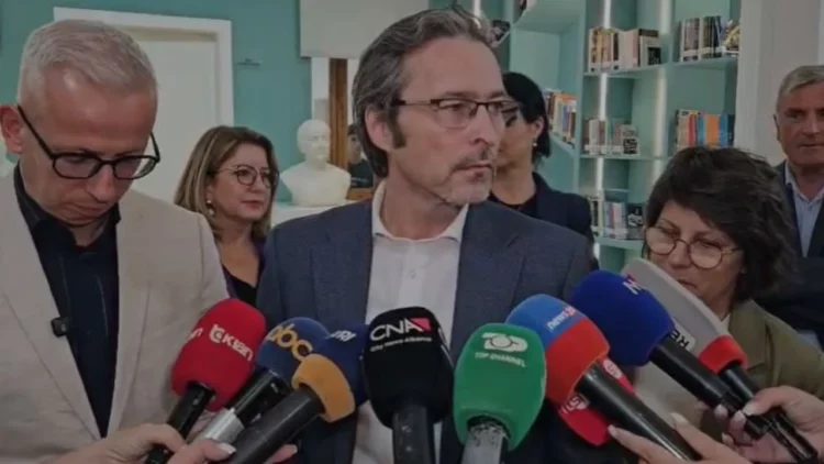 Ambasadori italian nga Korça: Po ndjekim me vëmendje protestat, respektojmë zhvillimet