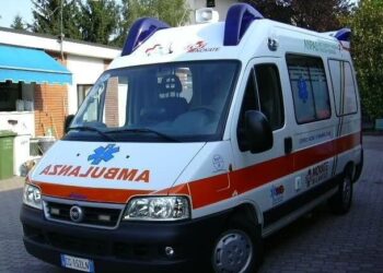 Tragjedi në Cërrik, humb jetën 21-vjeçari pas përplasjes së motorit me shtyllën, plagoset edhe një 17-vjeç