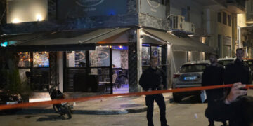 Të shtëna me armë zjarri në një lokal të Athinës, plagoset 10-vjeçarja shqiptare