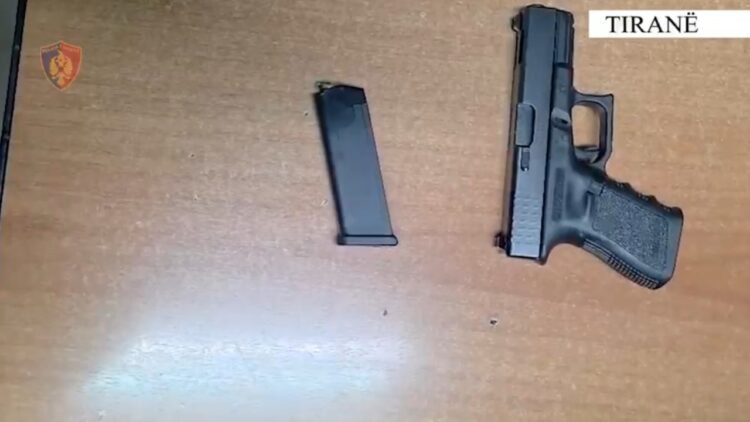 Lëvizte i armatosur në Tiranë, arrestohet 31-vjeçari