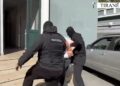 Mashtrim me 100 mijë euro, arrestohen në flagrancë dy të rinj