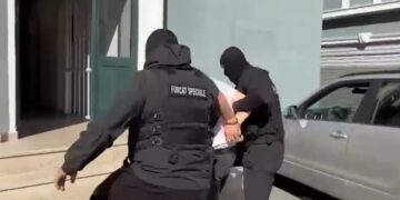 Mashtrim me 100 mijë euro, arrestohen në flagrancë dy të rinj