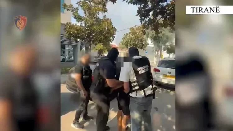Porositi 4.6 kg kanabis nga SHBA për t’i shitur në Tiranë, arrestohet 20-vjeçari