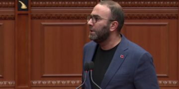 “Ia ka dorëzuar shtetin krimit të organizuar”/ Bardhi thirrje socialisteve: Silleni Ramen zvarrë këtu të japë llogari