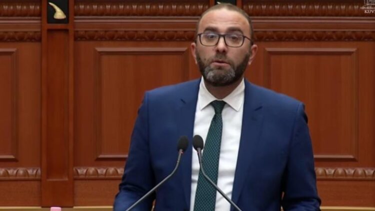 Gazment Bardhi: Pse SPAK nuk sjell kërkesë për arrestimin e Ballukut, apo “Aleanca e Valamarit” është më e fortë se ligji?