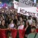 Qytetarët marshojnë nëpër Tiranë: Arrestoni Ballukun, arrestoni Ramën! Bashkohuni studentë, Kombi na thërret!