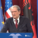 “Regjimi po shpërbëhet turpshëm”/ Berisha: Pensionistët nuk blejnë dot ilaçet, apartamentet janë “mollë e ndaluar” për të rinjtë