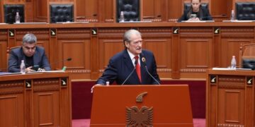 Berisha-socialistëve: Edi Rama është kryepisi, si minj do ju marrë me vete në anijen që po mbytet
