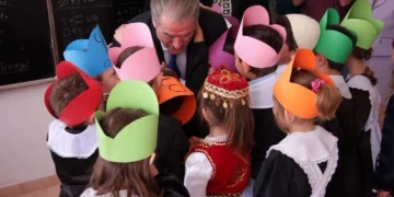 Nis viti i ri shkollor, Berisha: Shqipëria po përballet me një krizë të demografike, në vetëm një vit janë 5,900 nxënës më pak