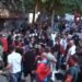 “Nuk jeni vetëm”/ Protestuesit shkojnë tek Blloku i Sigurisë për të ndaluarit: Gjithë Shqipëria është me ju