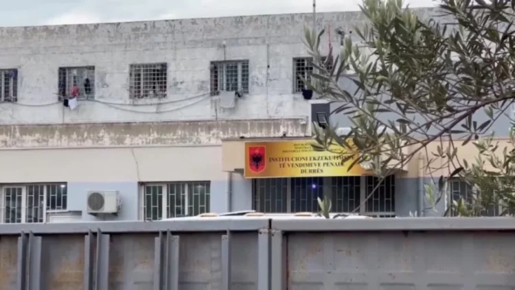 Kontroll në burgun e Durrësit, gjenden 5 celularë në sektorin ku ndodhet edhe Erion Veliaj