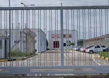 Kontrolle në burgjet e Peqinit dhe Fierit/ Kapen celularë, procedohen 9 persona