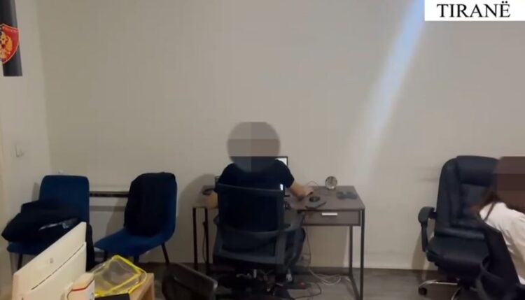 Mashtronin të huajt përmes platformave online, 4 të arrestuar dhe në kërkim pronari (Emrat)