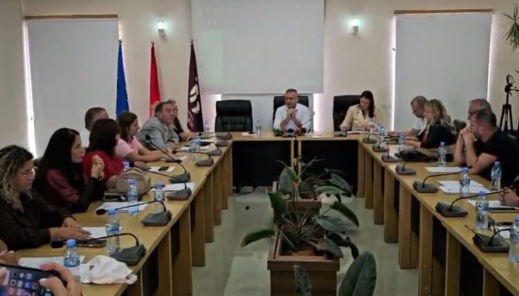 Këshilli Bashkiak i Cërrikut kundërshton bashkimin me Elbasanin dhe Belshin