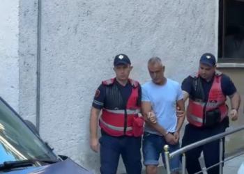 Plagosi babanë e ish-bashkëjetueses, caktohet “arrest me burg” për dajën e Zegjine Çaushit