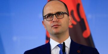Ceremonia zyrtare në Serbi, Bushati kritikon ashpër Vuçiç: Ratko Mlladiç nuk ishte hero, por një kriminel lufte