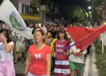 Dita 38-të e protestës në Divjakë! Qytetarët nuk ndalen, kundërshtojnë shkrirjen e bashkisë