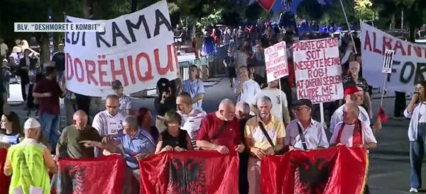 “Arrestoni Ramën”-Qytetarët marshojnë drejt Kryeministrisë: SPAK bëj gati prangat!
