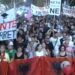 Protestuesit marshojnë drejt Komisariatit nr. 3, thirrje për lirimin e aktivistëve të ndaluar: Arrestoni Ramën, lironi qytetarët!