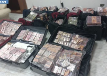 Mbi 400 kilogramë drogë të fshehura në frigorifer, arrestohet i riu shqiptar në Itali