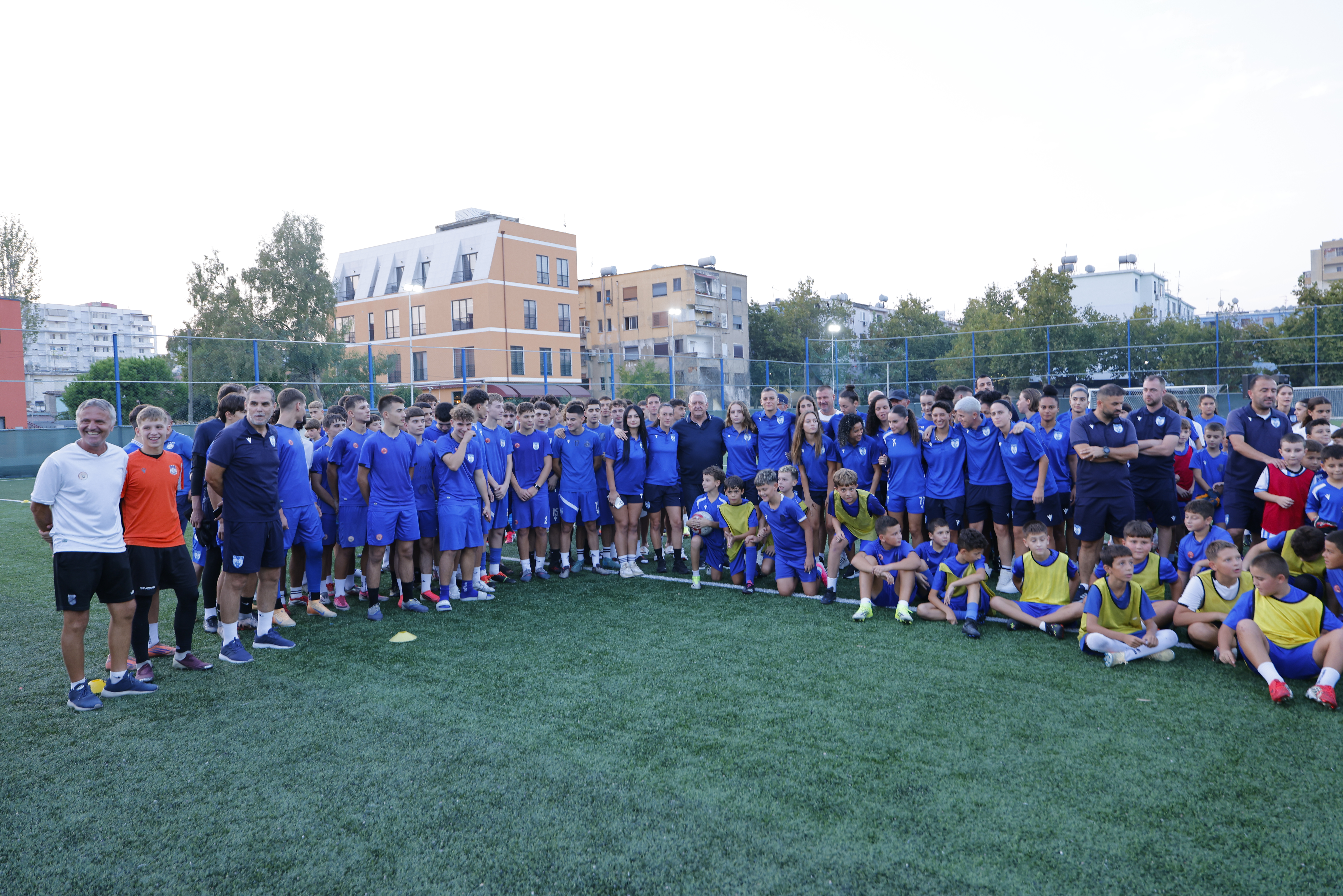 Inagurohet fusha e re sportive në Durrës, Presidenti Duka: Ta mbushni me energji, buzëqeshje dhe ëndrra
