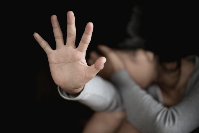 E rëndë në Tiranë! Tezja dhe kushëriri abuzojnë seksualisht me 12-vjeçaren, në telefonin e të miturës u gjetën video
