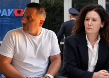 “Do përfundojmë keq, shpirt!” Zbardhen mesazhet mes Hysenit dhe Agasit: Zemër, duhet të koncentrohemi te halli jot