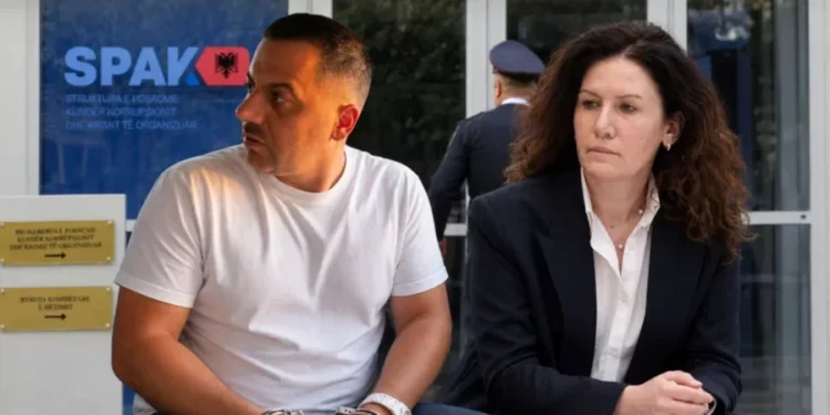 “Do përfundojmë keq, shpirt!” Zbardhen mesazhet mes Hysenit dhe Agasit: Zemër, duhet të koncentrohemi te halli jot