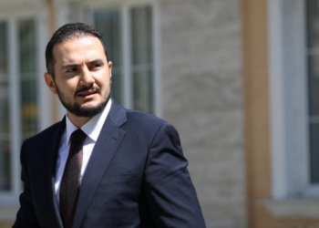 Mbyllja e profileve sociale, Salianji: Edi Rama ka humbur autoritetin për të qeverisur!
