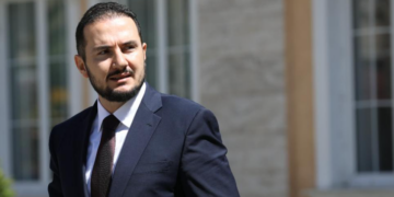 Mbyllja e profileve sociale, Salianji: Edi Rama ka humbur autoritetin për të qeverisur!