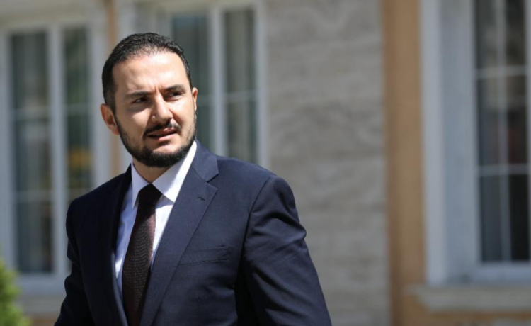 Mbyllja e profileve sociale, Salianji: Edi Rama ka humbur autoritetin për të qeverisur!