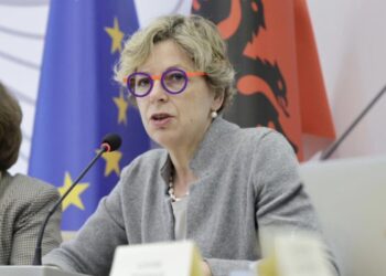 Evis Sala zbulon arsyen përse dha dorëheqjen si ministre e Shëndetësisë