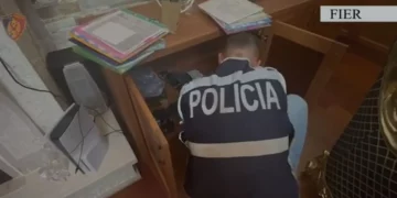 Falsifikim me pronat në Hipotekë, arrestohet drejtori i ASHK-së Fier dhe dy të tjerë