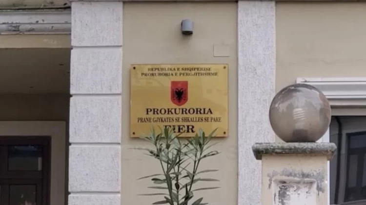 Falsifikuan mbi 1 mijë hektarë, në pranga dy ish-drejtorë të Kadastrës Fier dhe një biznesmen (Emrat)