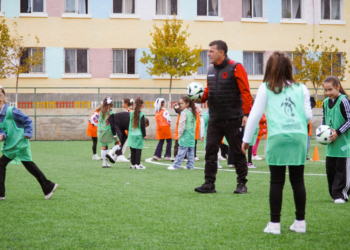 Java Europiane e Sportit/ FSHF dhe SHRF Elbasan organizojnë festival futbolli për vajzat në Prrenjas