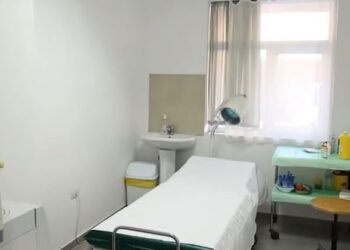 Helmohen rreth 120 banorë të Fushë-Arrëzit, dyshohet nga ndotja e ujit të pijshëm