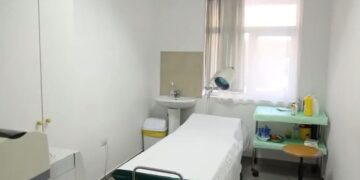 Helmohen rreth 120 banorë të Fushë-Arrëzit, dyshohet nga ndotja e ujit të pijshëm