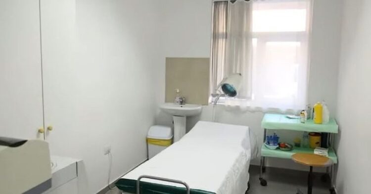Helmohen rreth 120 banorë të Fushë-Arrëzit, dyshohet nga ndotja e ujit të pijshëm