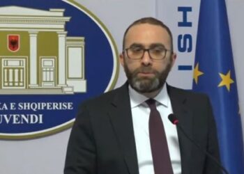 Rritja e pagave të gjyqtarëve, Bardhi “sulmon” projektligjin: Është shkelur vendimi i Këshillit të Legjislacionit