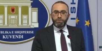 Rritja e pagave të gjyqtarëve, Bardhi “sulmon” projektligjin: Është shkelur vendimi i Këshillit të Legjislacionit