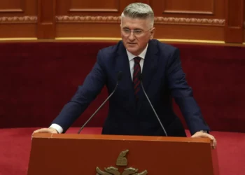 Satira e Gjekmarkaj: Kronika e atyre që pritën, u gëzuan dhe mbetën me gisht në gojë nga Babua