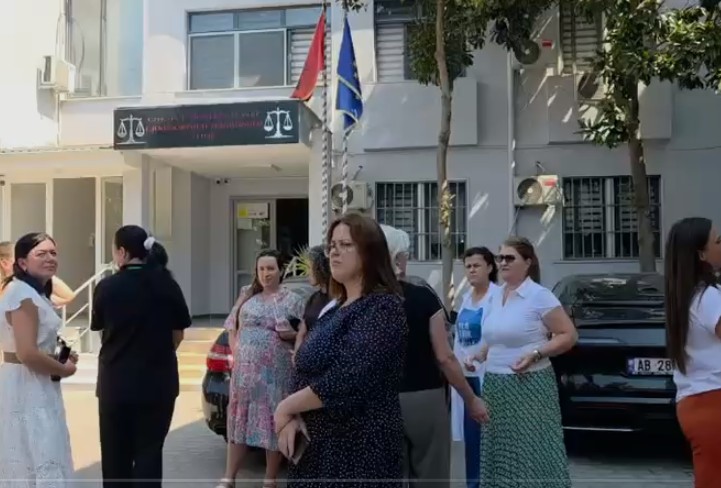 Pas Tiranës, edhe gjykatat në Fier, Lushnjë dhe Vlorë bojkotojnë shërbimet dhe seancat gjyqësore