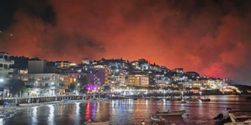 Zjarret në Himarë, kryebashkiaku Tavo apel banorëve: Largohuni nga banesat!