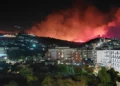 Zjarret apokaliptike në Himarë! 7 banesa të djegura, kundër flakëve edhe helikopterët