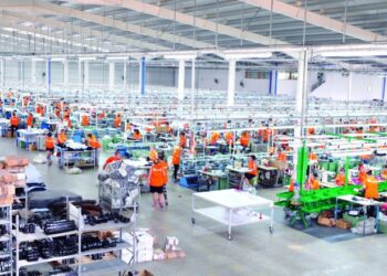 Industria përpunuese po tkurret me shpëjtësi! Hyn në vitin e katërt të rënies, bashkë me bujqësinë