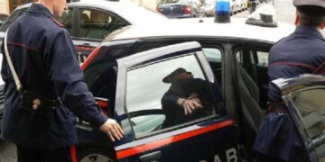 Sherr për një vajzë/ 22-vjeçari shqiptar plagos rëndë me thikë marokenin në Itali: Do ju vras!